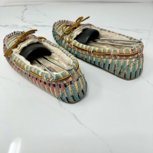 Minnetonka Multi-color Slippers- Size 6 - Picture 9 of 14